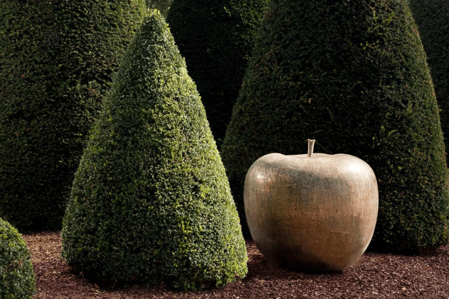 Socha Bronze Apple | Lisa Pappon | Flera Gallery